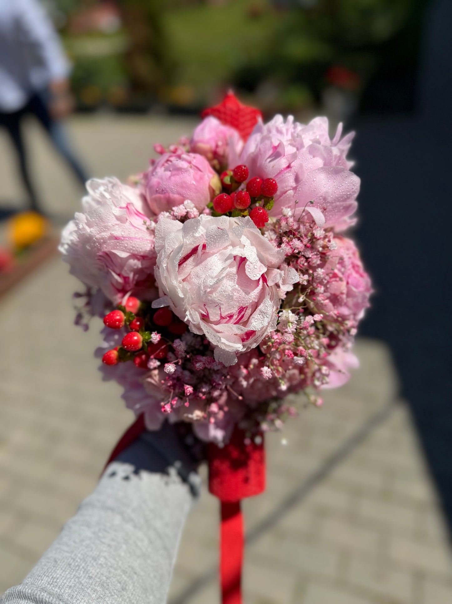 Lumanare de botez cu bujori si gypsophila
